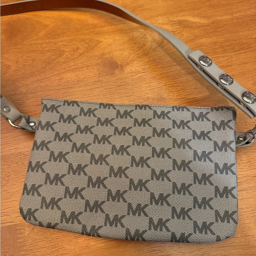 Michael Kors Bag - Picture 3 of 3